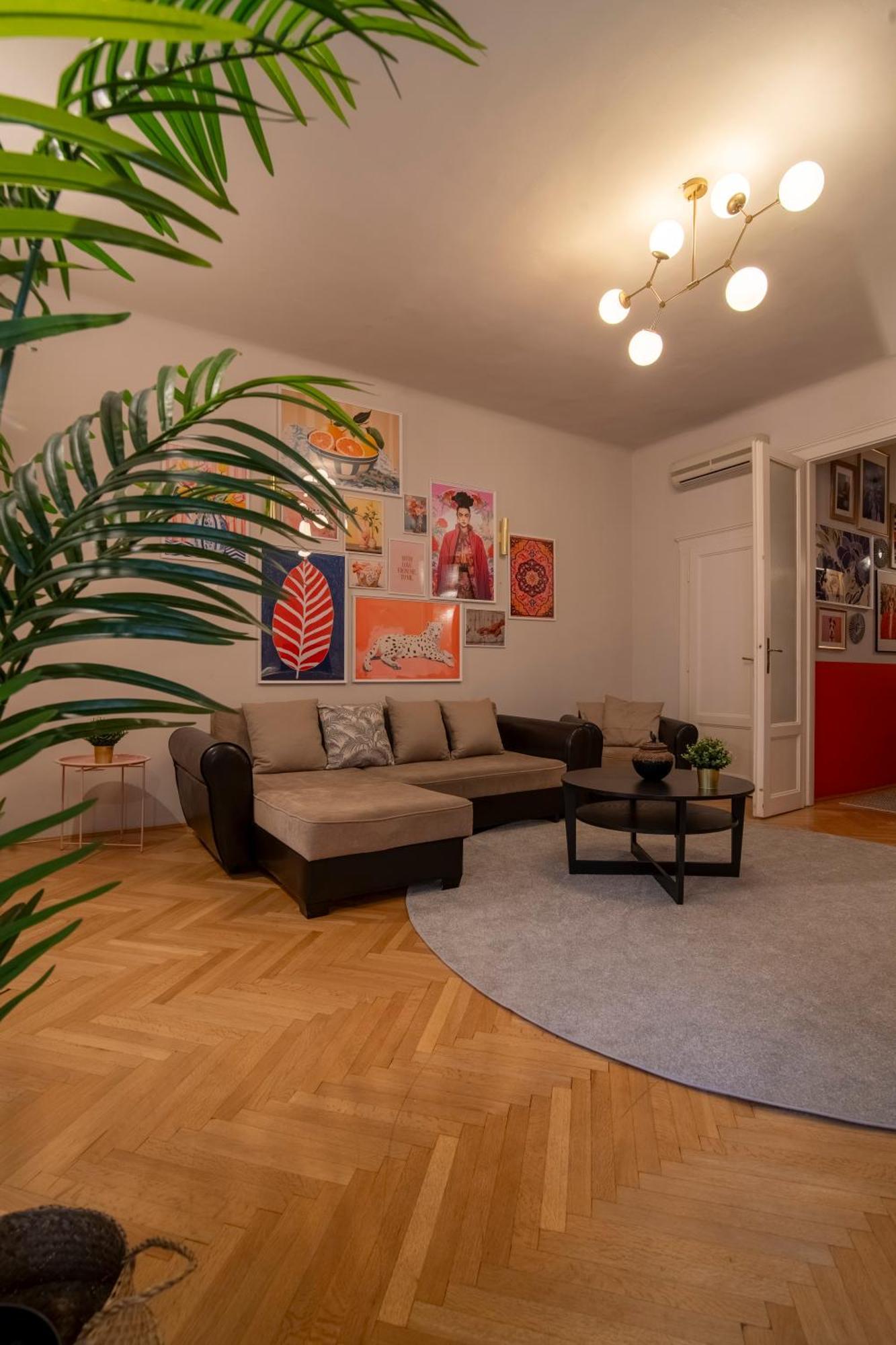 Be A Budapester Exterior photo